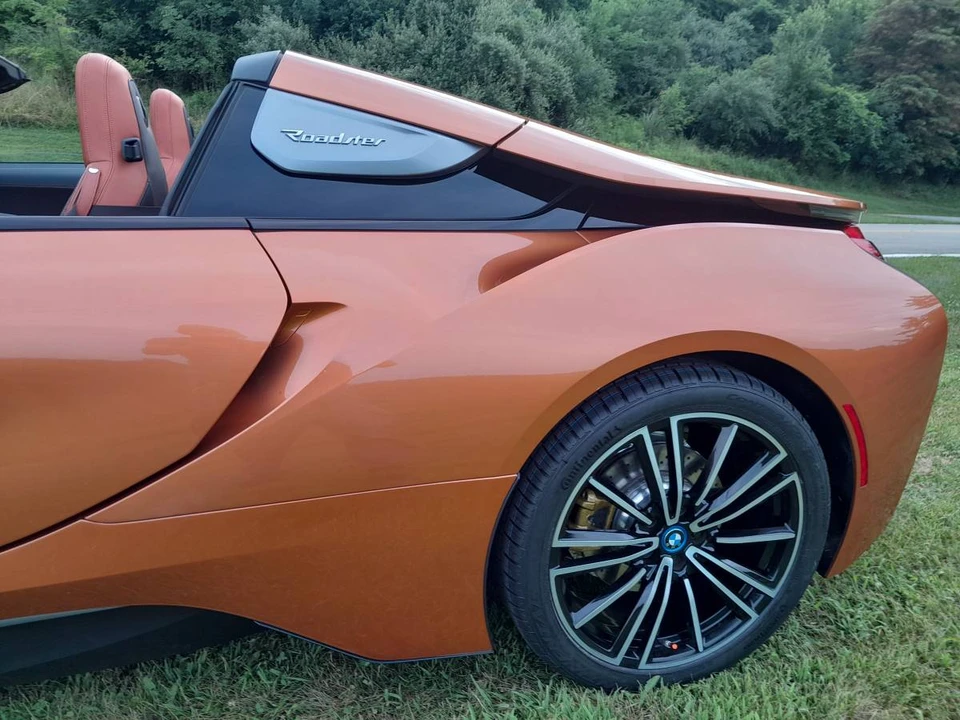 2019 BMW i8 - Image 16 of 21