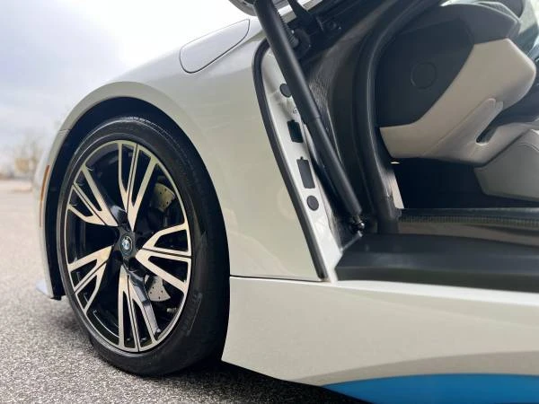 2019 BMW i8 - Image 11 of 19