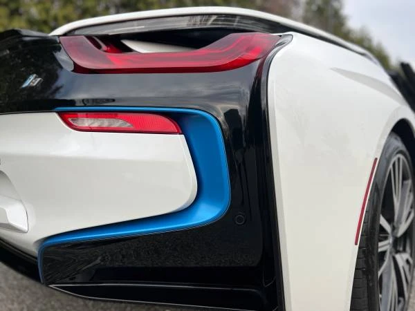 2019 BMW i8 - Image 10 of 19