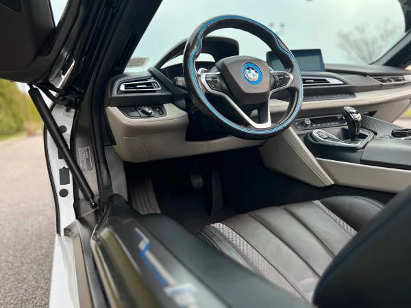 2019 BMW i8 - Image 15 of 19