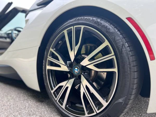 2019 BMW i8 - Image 12 of 19