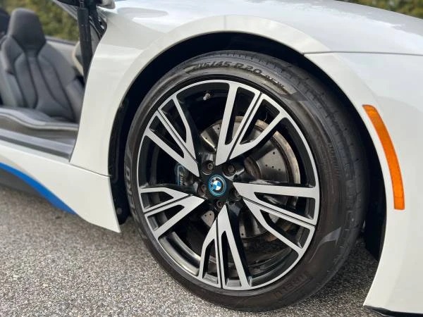 2019 BMW i8 - Image 13 of 19