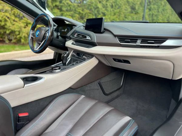 2019 BMW i8 - Image 18 of 19