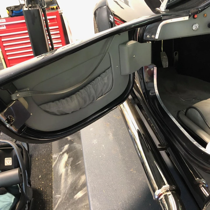 Shelby Cobra Replica - Image 25 of 31