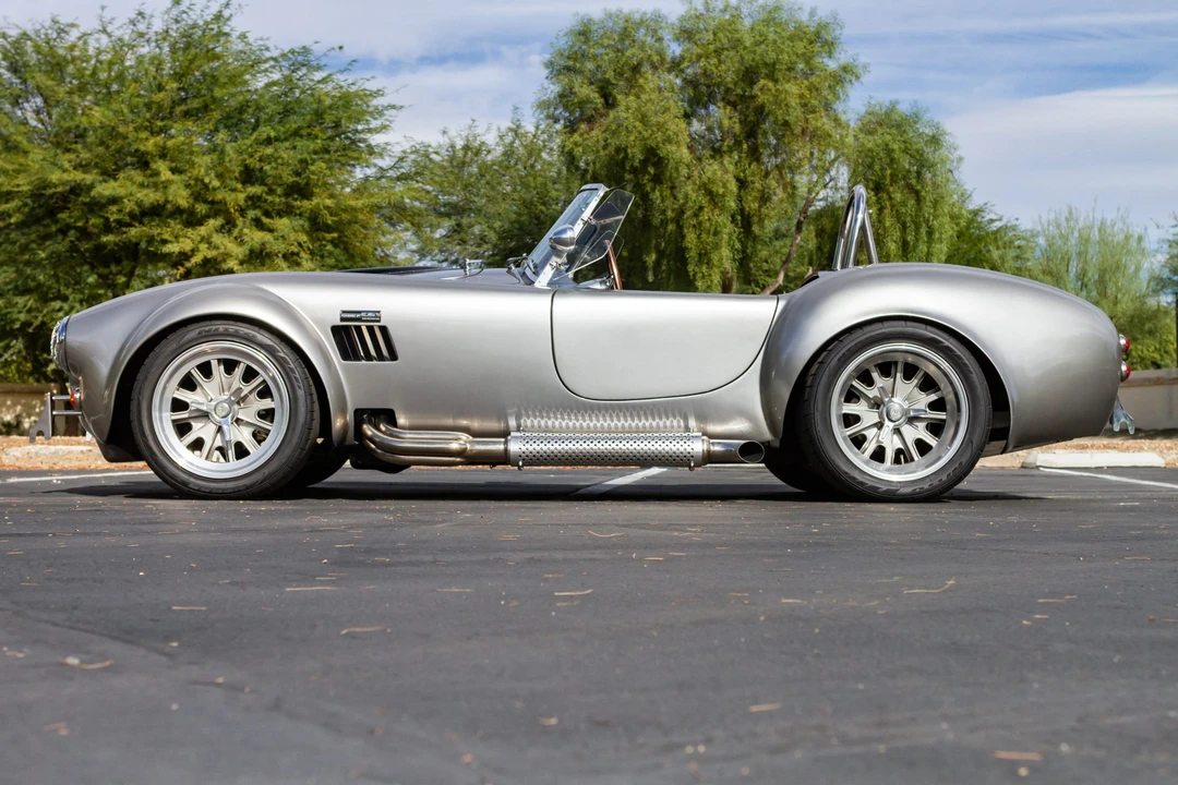 Shelby Cobra Replica - Image 8 of 31