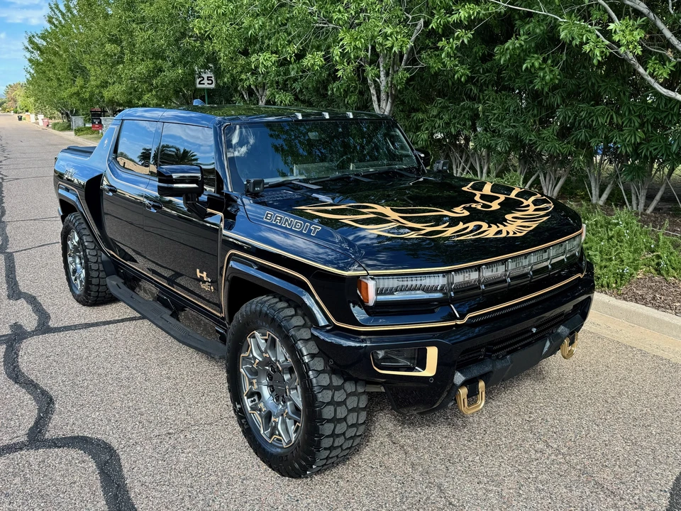2024 GMC Hummer EV - Image 25 of 31