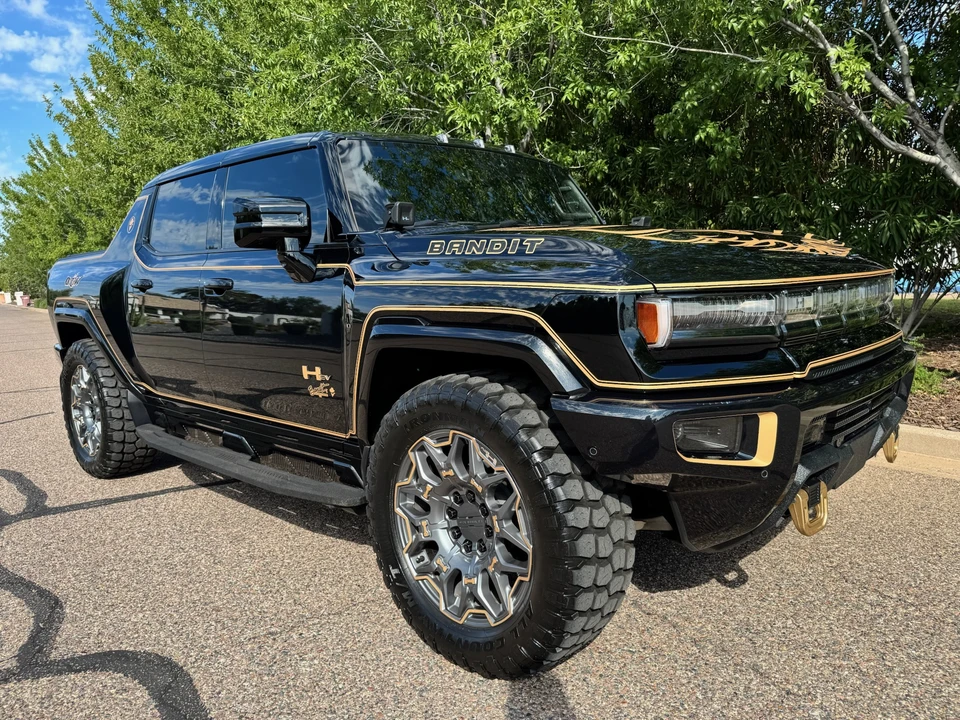 2024 GMC Hummer EV - Image 21 of 31