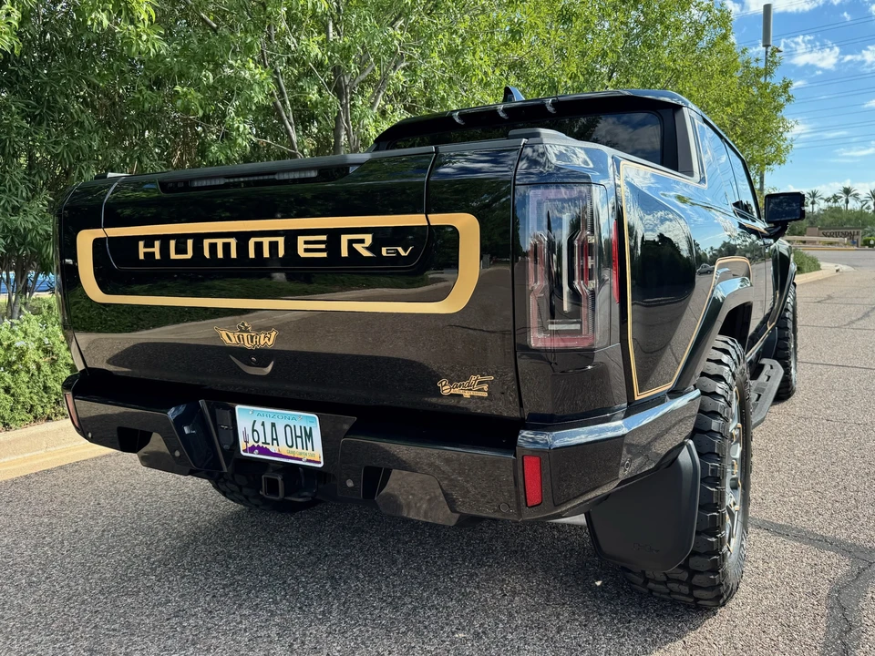 2024 GMC Hummer EV - Image 17 of 31