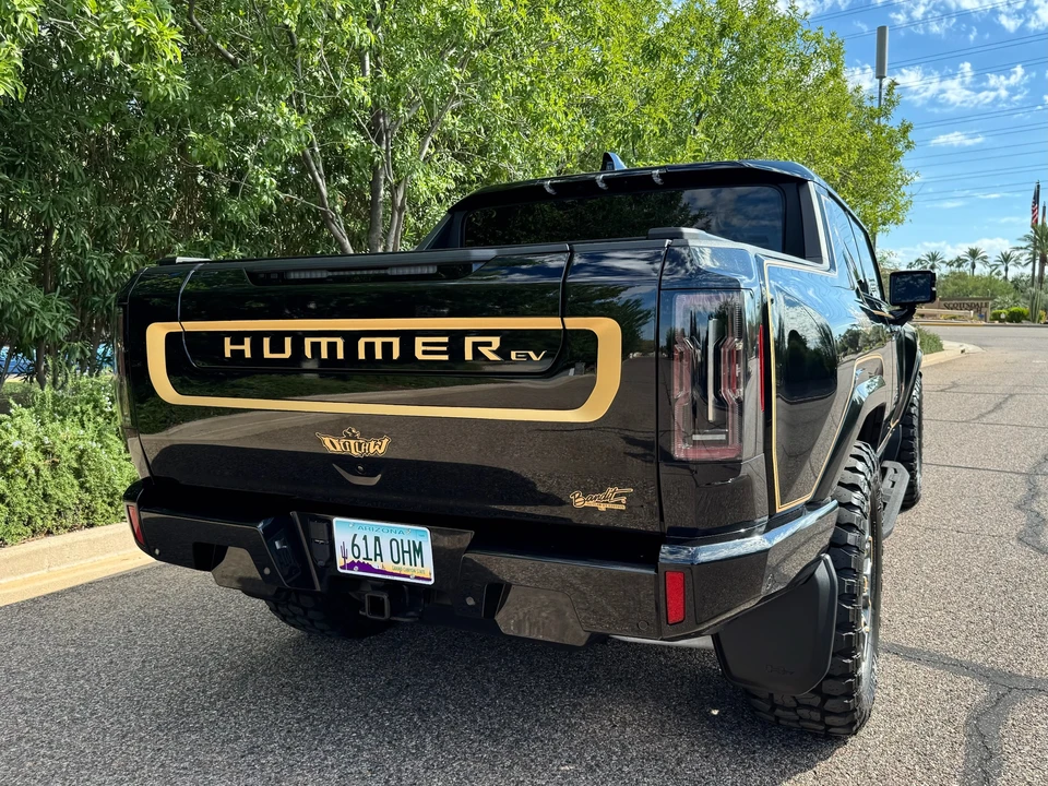 2024 GMC Hummer EV - Image 18 of 31