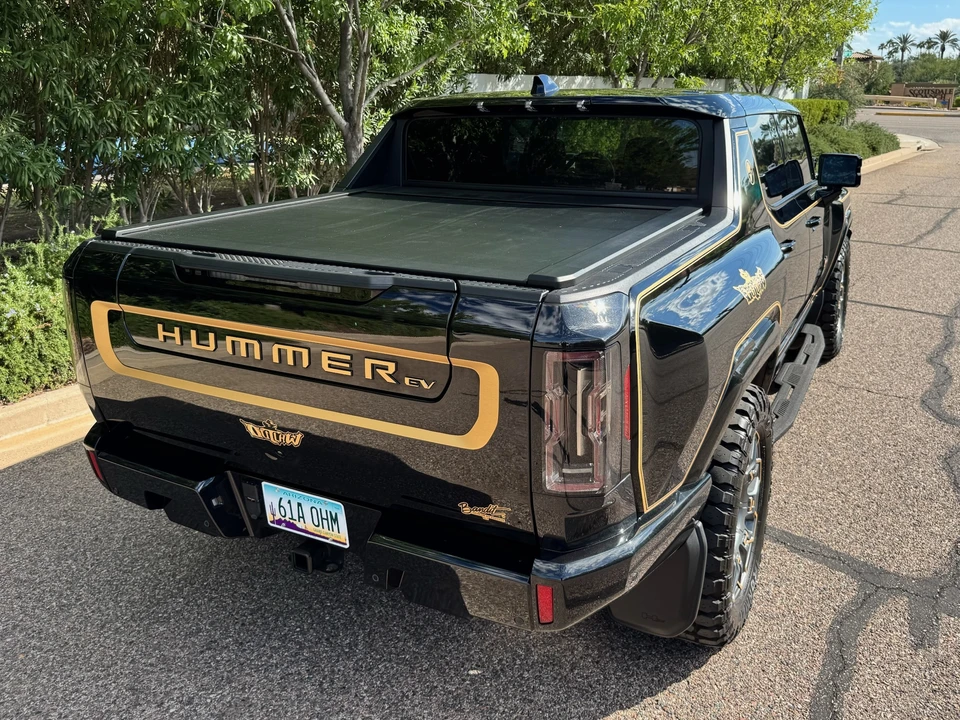 2024 GMC Hummer EV - Image 19 of 31