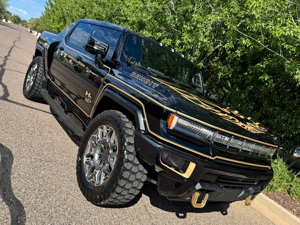 2024 GMC Hummer EV - Image 28 of 31