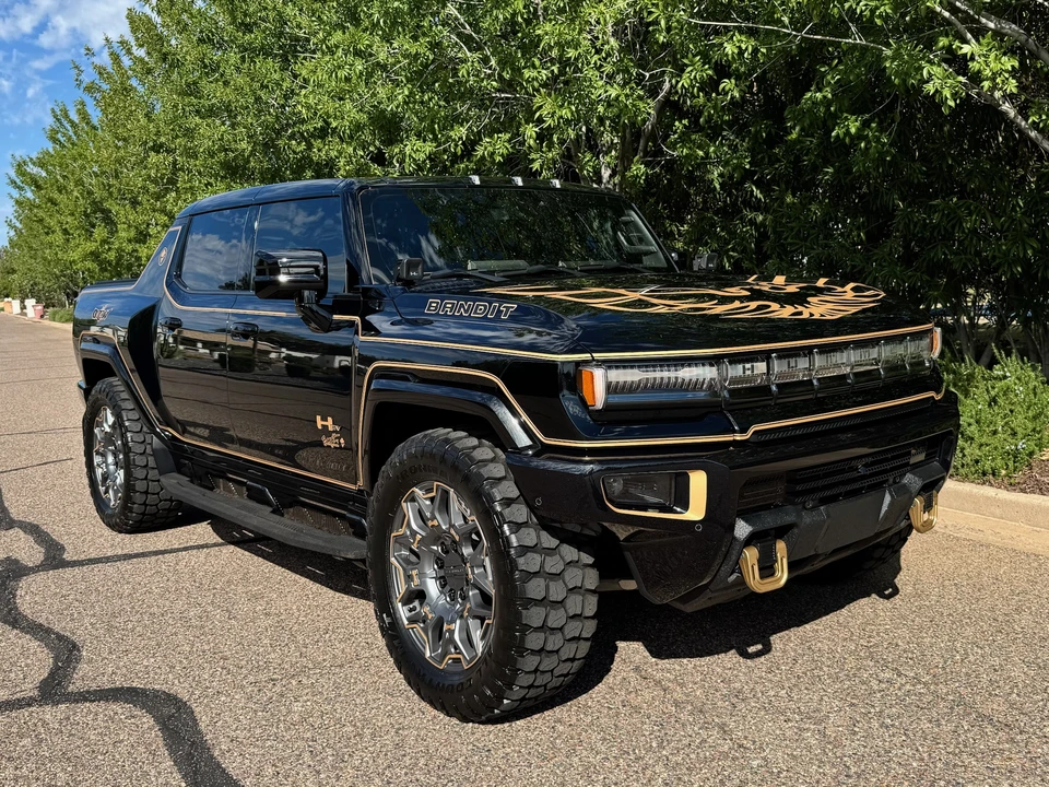 2024 GMC Hummer EV - Image 29 of 31