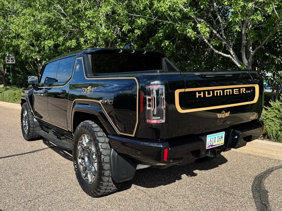 2024 GMC Hummer EV - Image 6 of 31