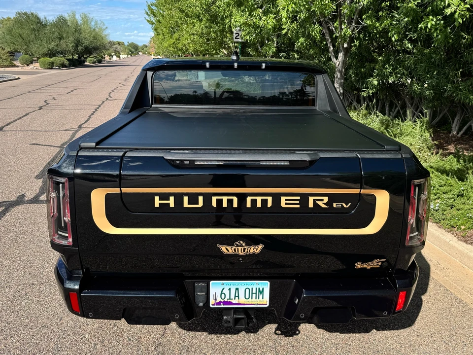 2024 GMC Hummer EV - Image 14 of 31