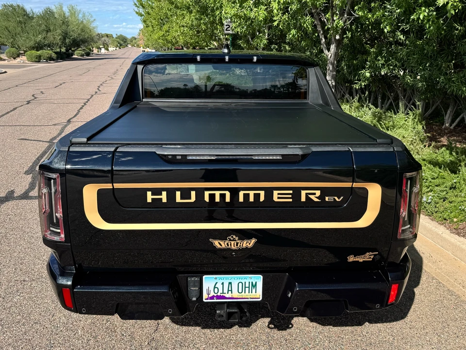 2024 GMC Hummer EV - Image 10 of 31