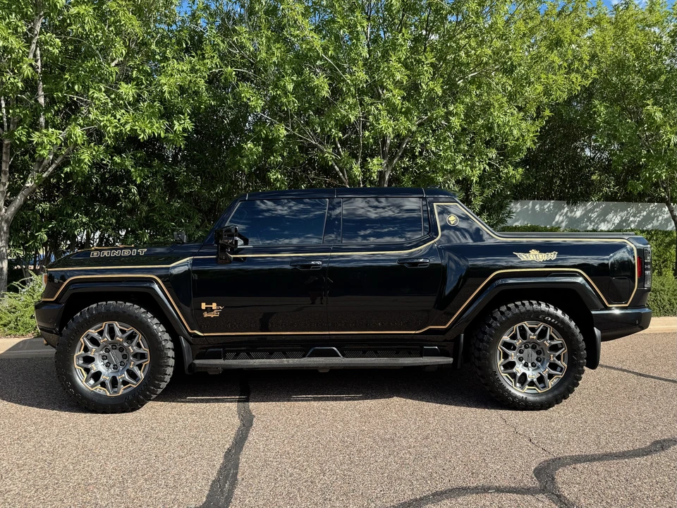 2024 GMC Hummer EV - Image 5 of 31