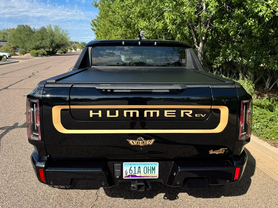 2024 GMC Hummer EV - Image 11 of 31