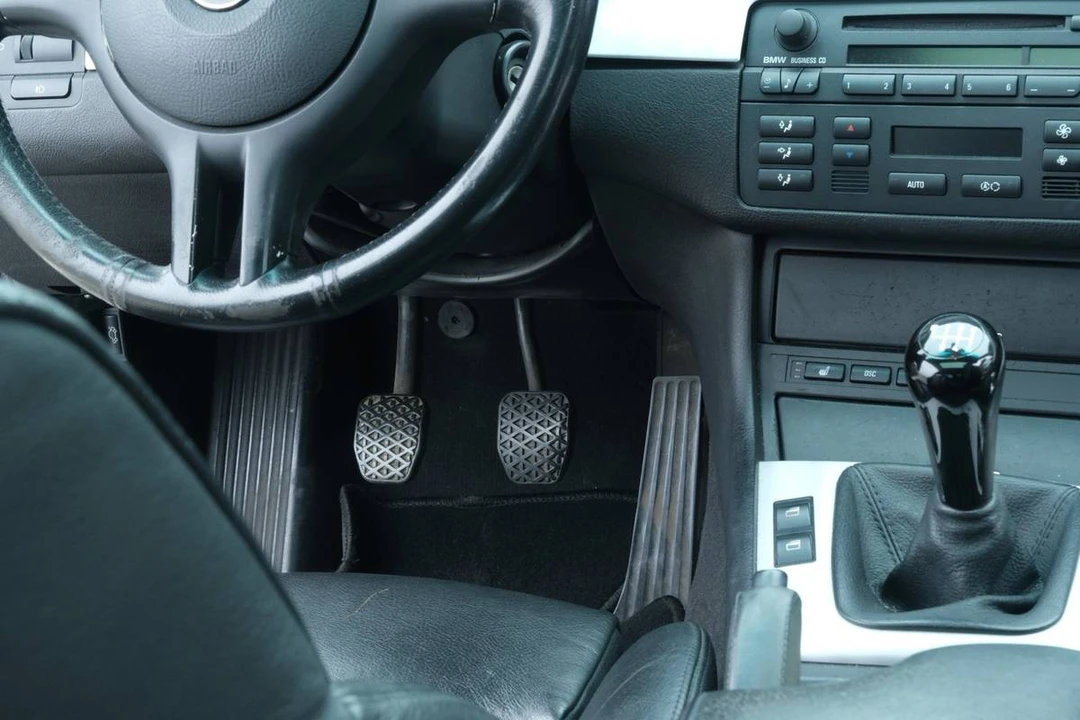 2004 BMW E46 330i & 330Ci - Image 21 of 23