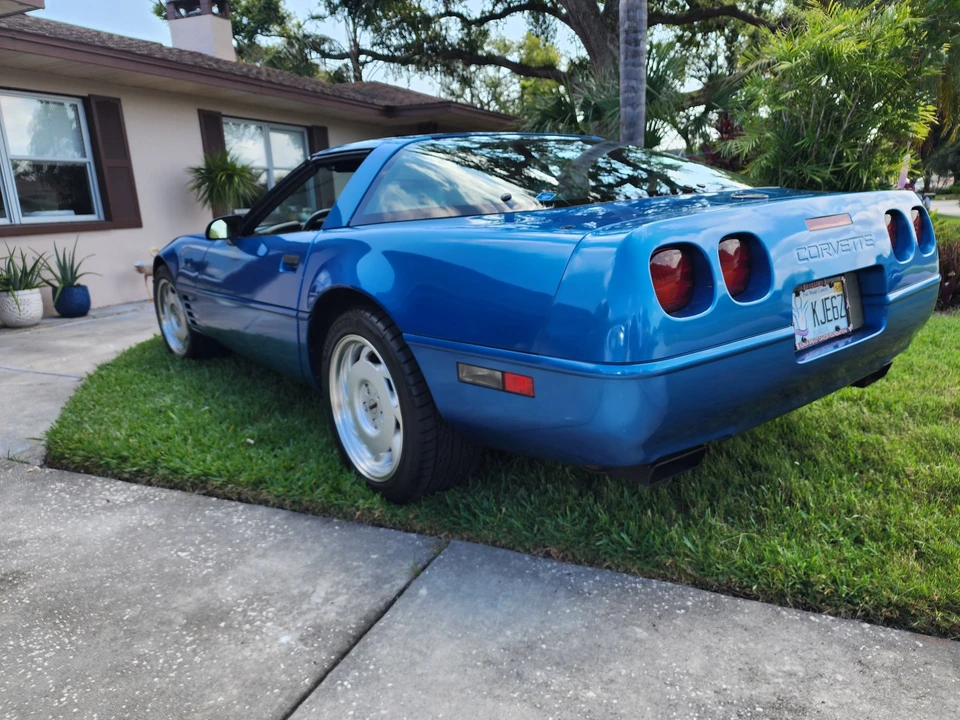 Chevrolet Corvette - Image 11 of 14