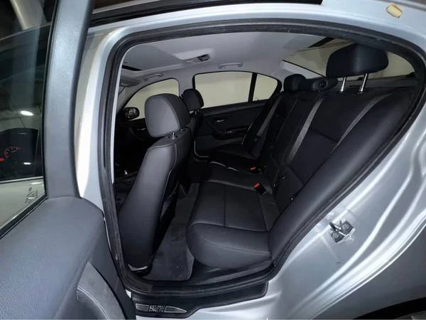 2009 BMW E90 3 Series Sedan - Image 10 of 13