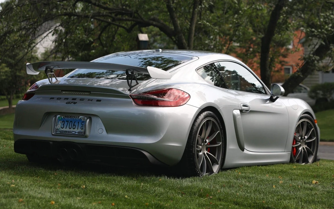 2016 Porsche 981 Cayman GT4 - Image 2 of 6
