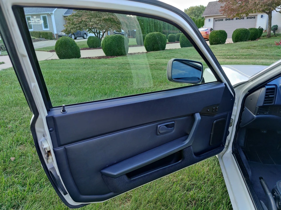 1989 Porsche 944 S2 - Image 10 of 28