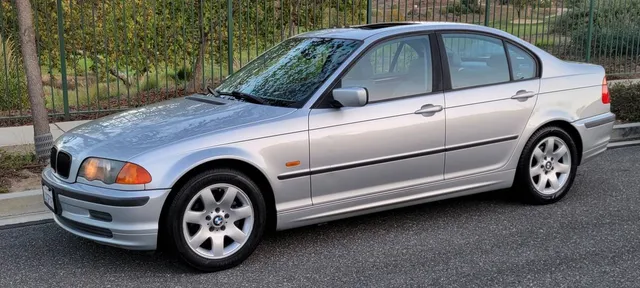 2000 BMW 323i