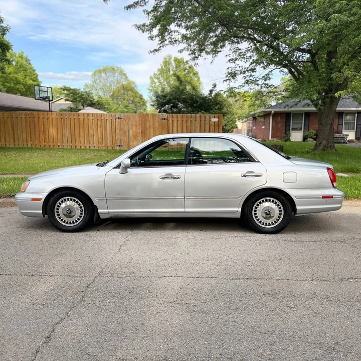 Hyundai Azera - Image 2 of 10
