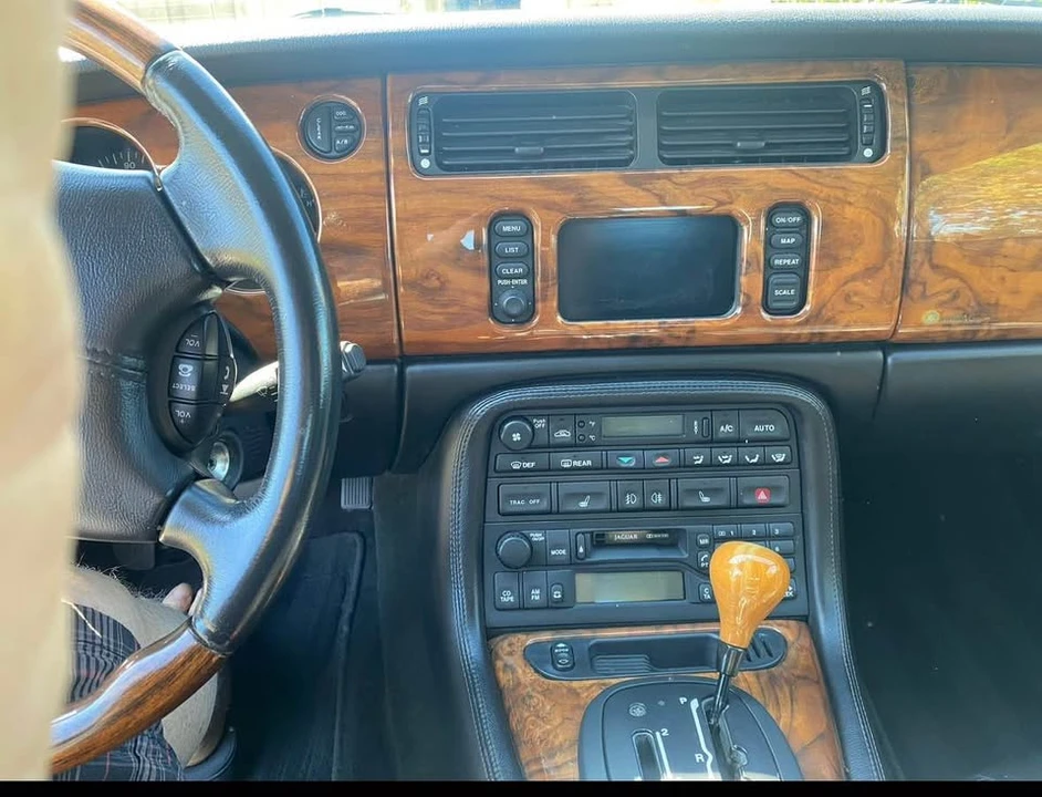 2002 Jaguar X100 XKR - Image 7 of 10