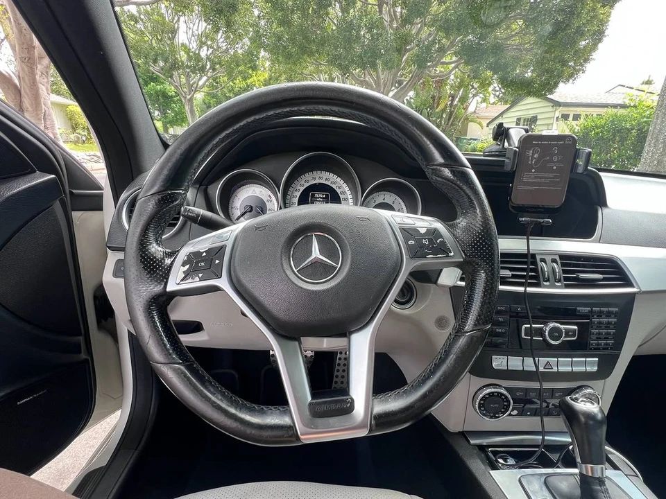 2012 Mercedes-Benz W204 C-Class - Image 13 of 24