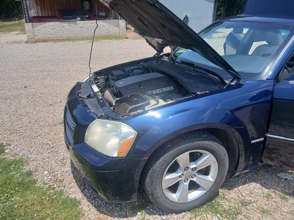 Dodge Magnum - Image 4 of 10