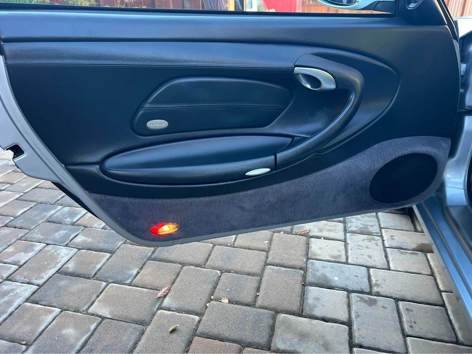 2001 Porsche 996 Carrera - Image 10 of 24