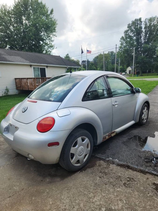 2001 Volkswagen New Beetle - Image 2 of 4
