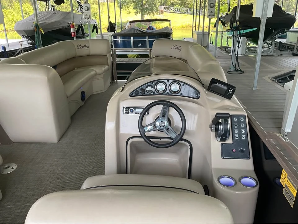 2017 Bentley - Image 2 of 8