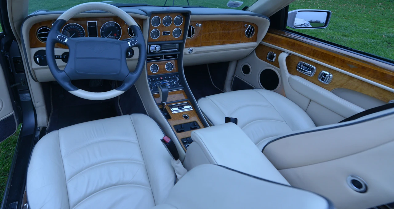 Bentley Azure 1st Gen - Image 9 of 11