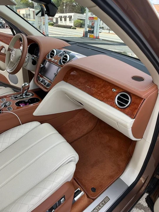 2018 Bentley Bentayga - Image 22 of 24