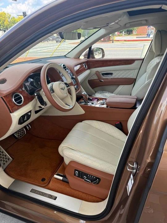2018 Bentley Bentayga - Image 9 of 24