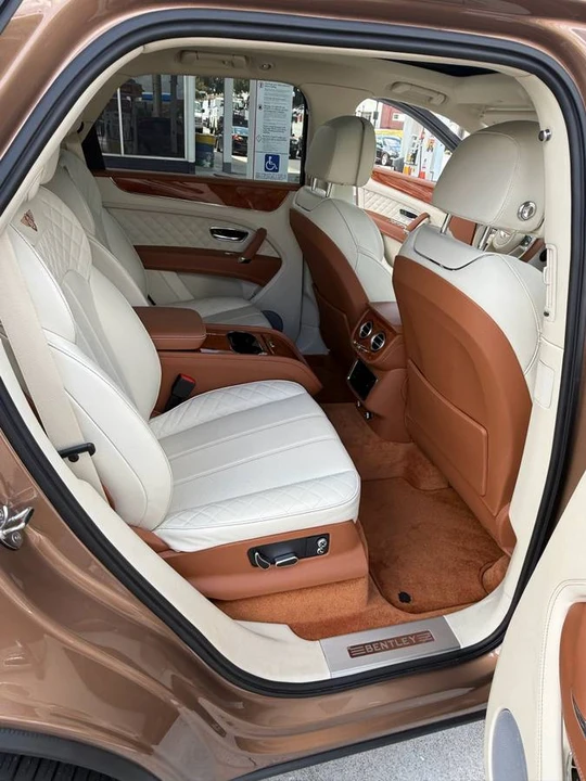 2018 Bentley Bentayga - Image 18 of 24
