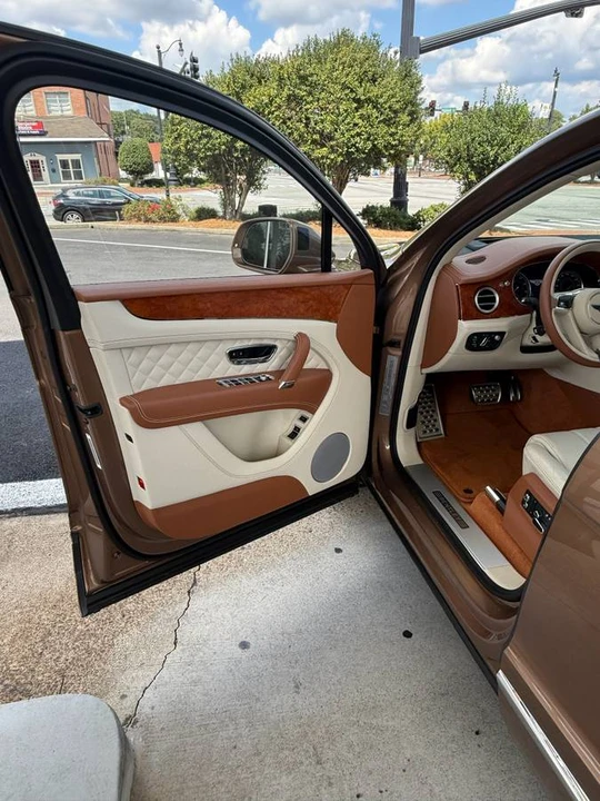 2018 Bentley Bentayga - Image 12 of 24