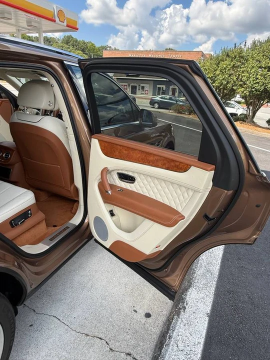 2018 Bentley Bentayga - Image 20 of 24