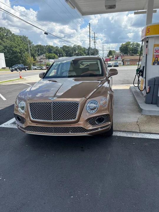 2018 Bentley Bentayga - Image 2 of 24