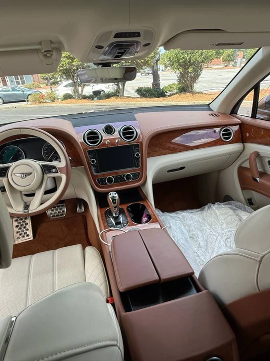 2018 Bentley Bentayga - Image 15 of 24