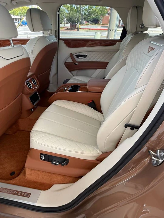 2018 Bentley Bentayga - Image 16 of 24
