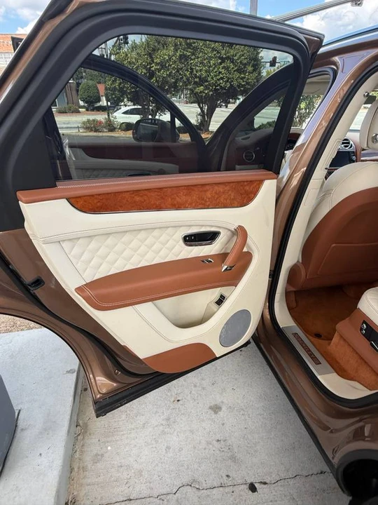 2018 Bentley Bentayga - Image 14 of 24