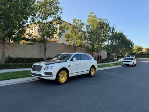 2019 Bentley Bentayga - Image 4 of 4