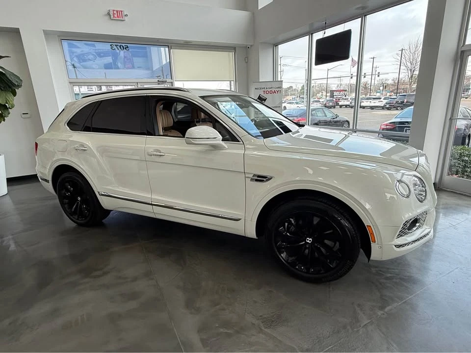 2017 Bentley Bentayga - Image 3 of 8