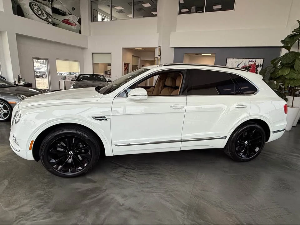 2017 Bentley Bentayga - Image 2 of 8
