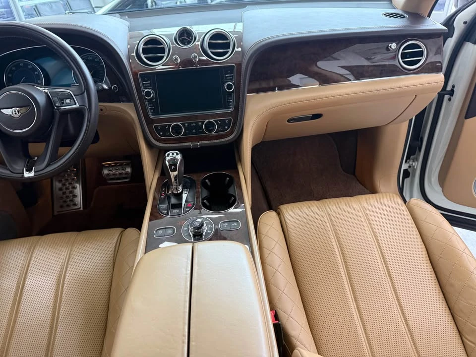 2017 Bentley Bentayga - Image 7 of 9