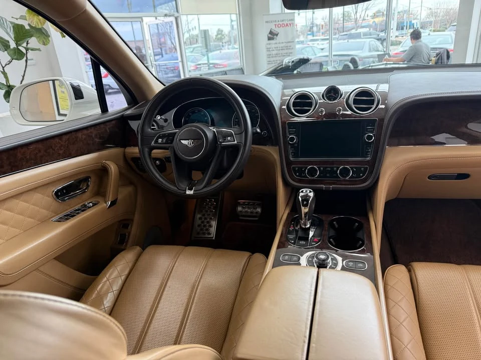 2017 Bentley Bentayga - Image 6 of 9