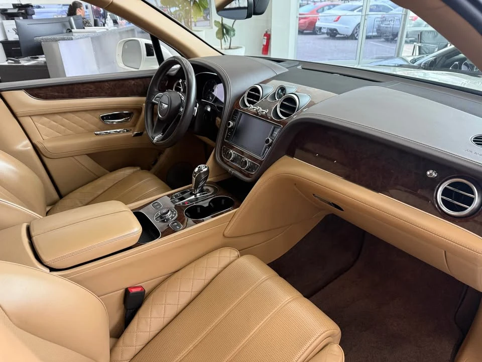 2017 Bentley Bentayga - Image 5 of 9